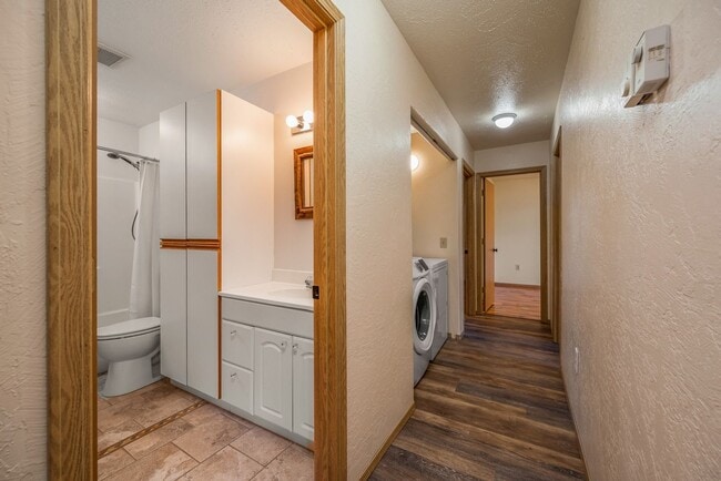 Building Photo - 3 BEDROOM | 2 BATHROOM | 2 CAR GARAGE | AI...