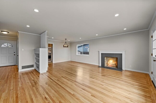 Building Photo - 526 Redwood Ave