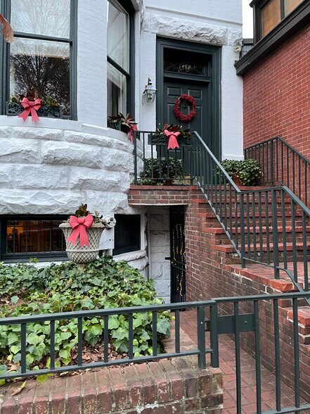 Building Photo - 1340 31st St NW