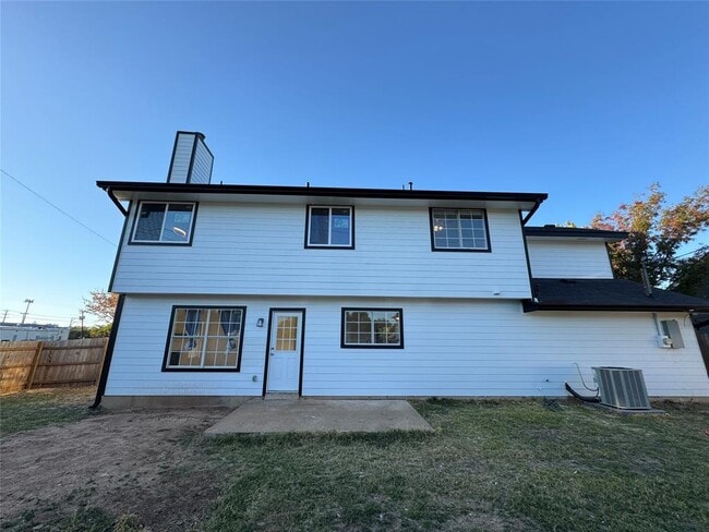 Building Photo - 1905 Hollow Tree Blvd