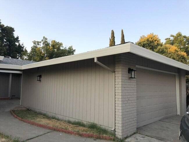 Building Photo - Brand New Whole House Renovation!