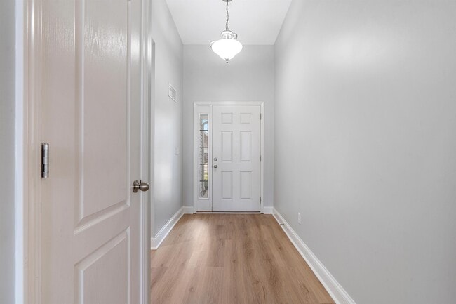 Building Photo - 657 Cielo Vista Rd