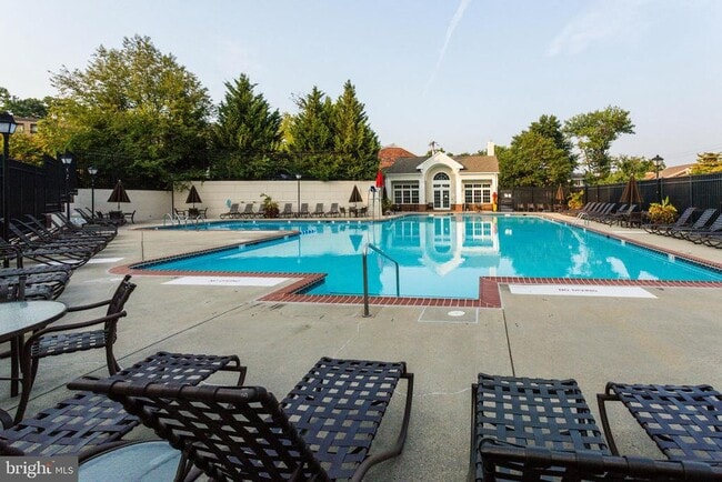 Building Photo - 1471C N Van Dorn St