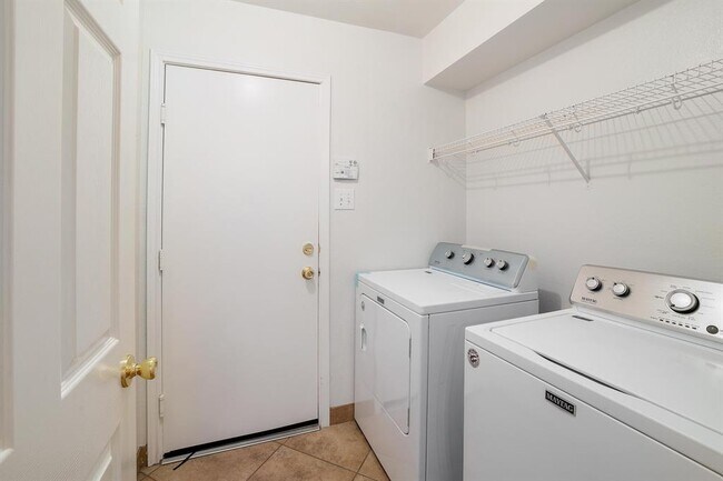 Building Photo - 2728 Breezy Point Cove