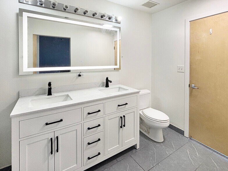 Building Photo - 1720 S Michigan Ave