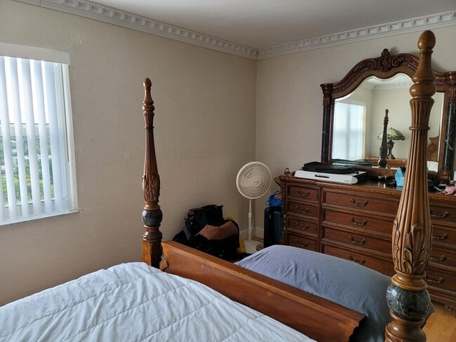 Building Photo - 401 Golden Isles Dr
