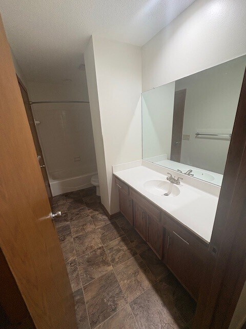 Master bathroom - 3700 Westmark Cir