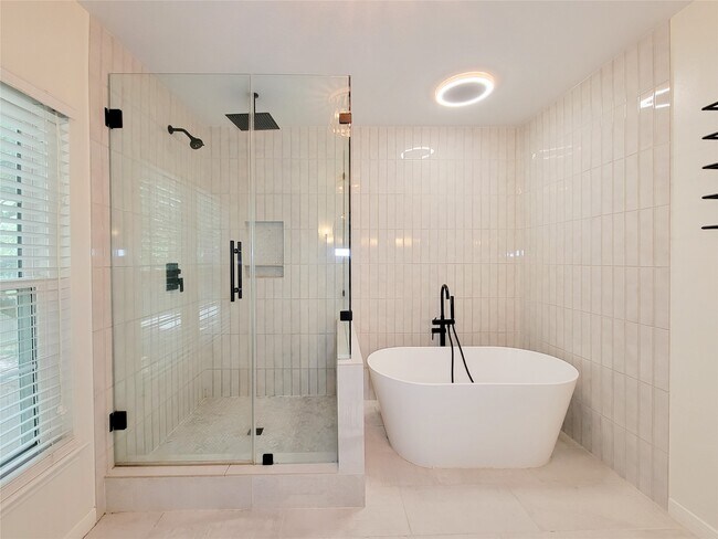Building Photo - 8123 Sunny Ridge Dr