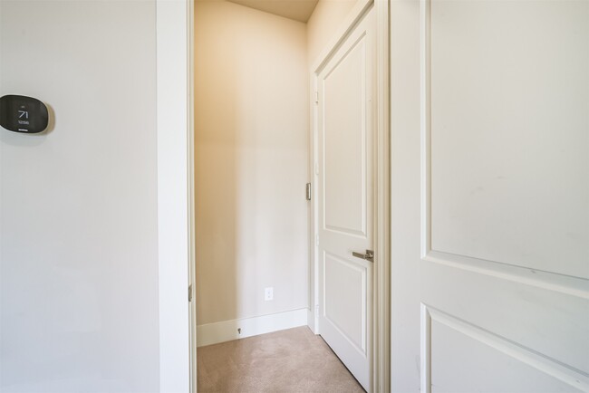 Building Photo - 5425A Hidalgo St