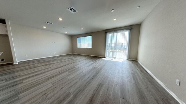 Building Photo - 35333 Hutchinson Pl