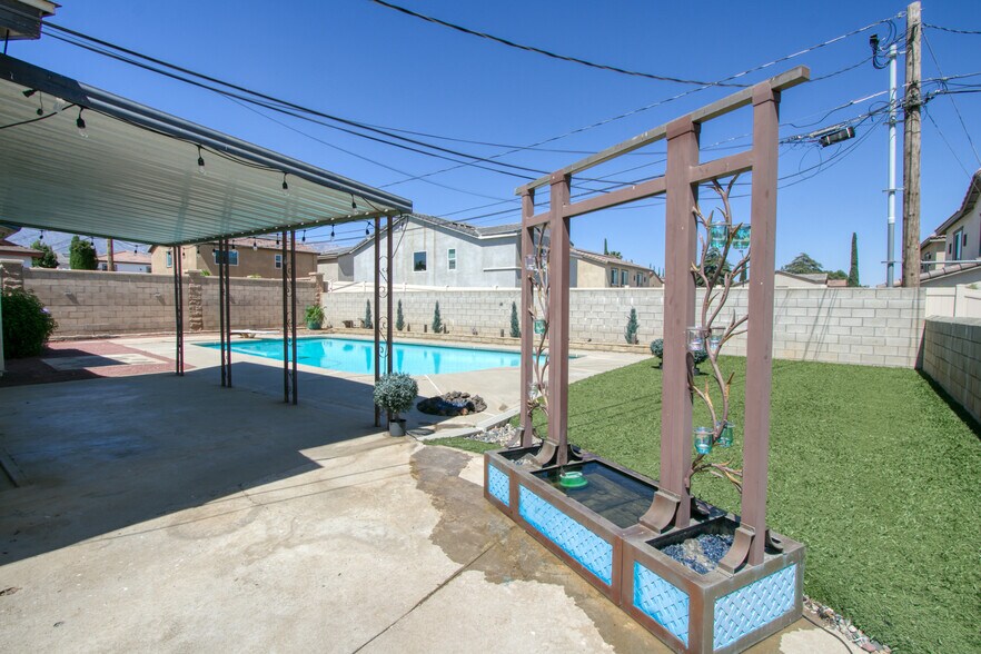 Building Photo - 1034 Thompson Ave N