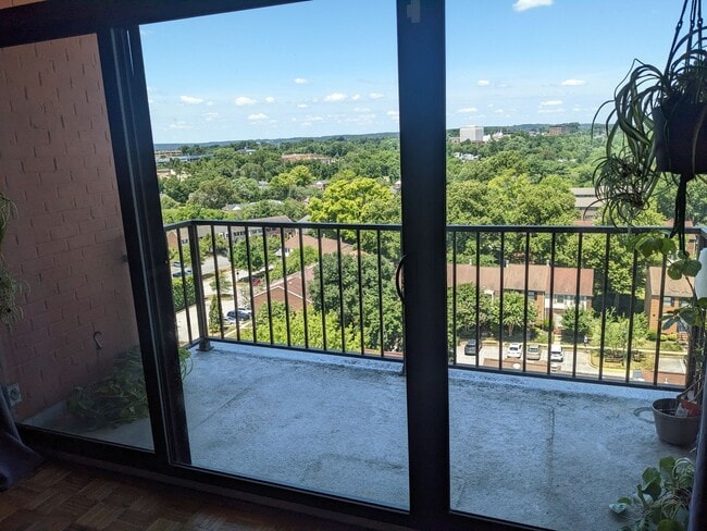 Building Photo - 2 Bedroom Condo in Towson