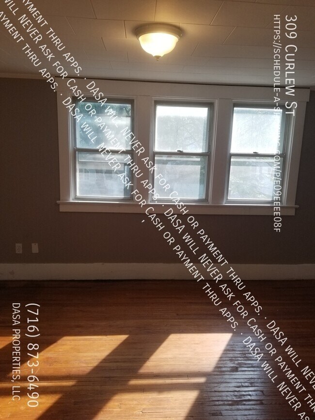 Building Photo - 309 Curlew St