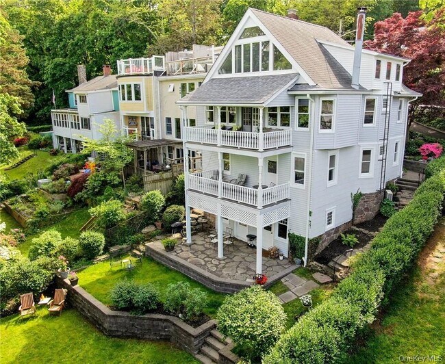 Building Photo - 142 Hudson Terrace