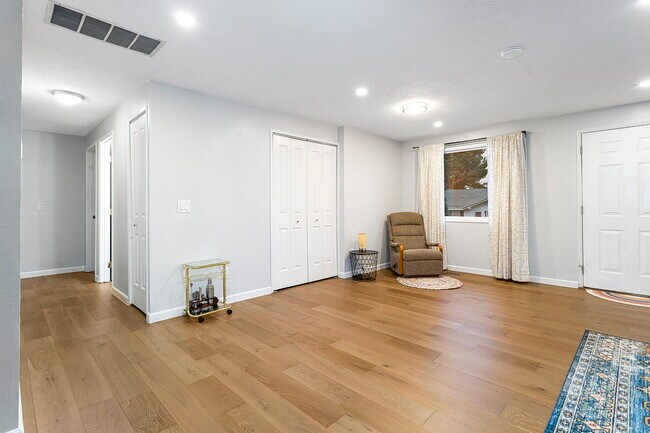 Building Photo - 12318 SE 67th Ct
