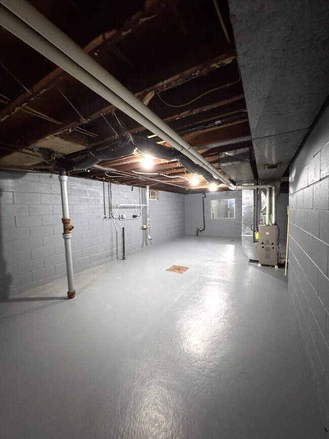 Building Photo - 2007 Burton Ave