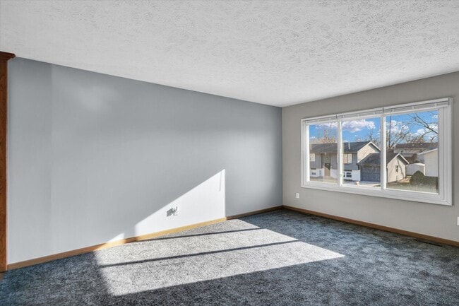 Building Photo - Spacious 4-Bedroom Home with Fenced Yard a...