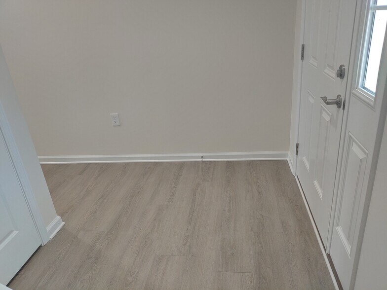 Landing on upper floor - 6138 Warren Newcomb Dr