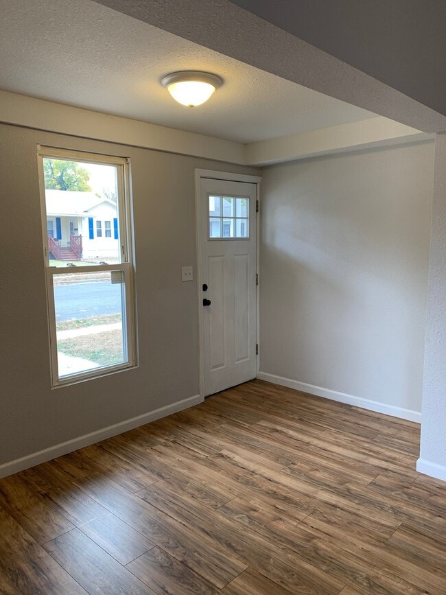 Building Photo - 321 Monroe St