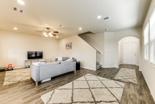 Building Photo - 8407 Hawthorn Vly Ln