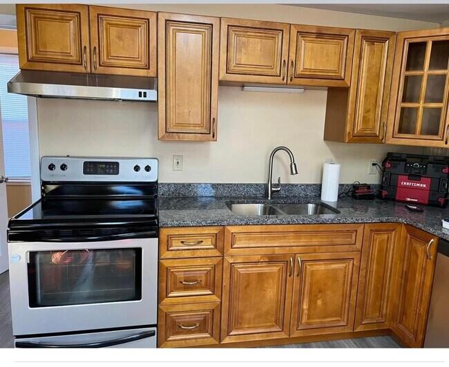 Building Photo - 79 Main St