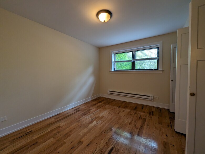 Building Photo - 557 W Arlington Pl