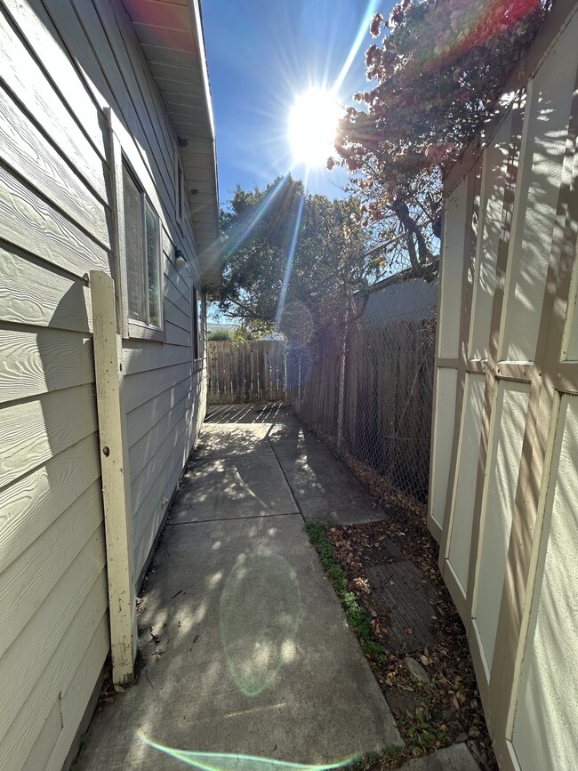 Building Photo - 58 Marys Ave