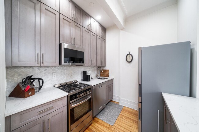 Building Photo - 27 Thorne St