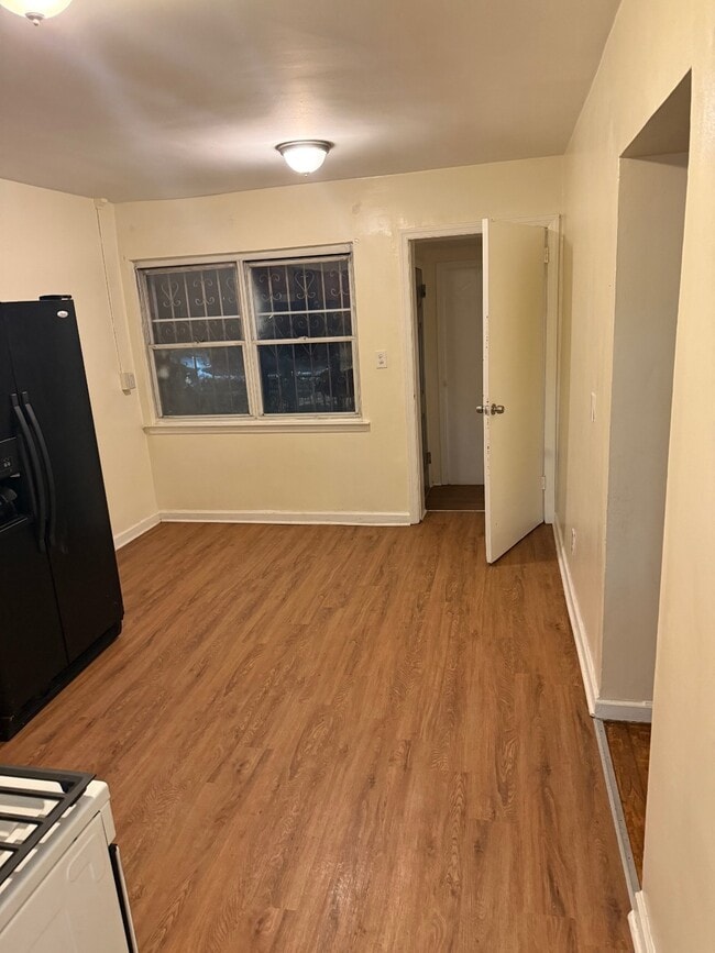 Building Photo - 9XX E 227th St