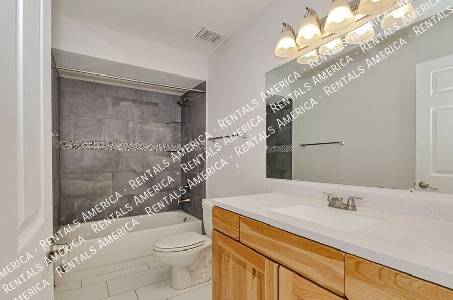 Building Photo - 5342 N Camino De La Culebra