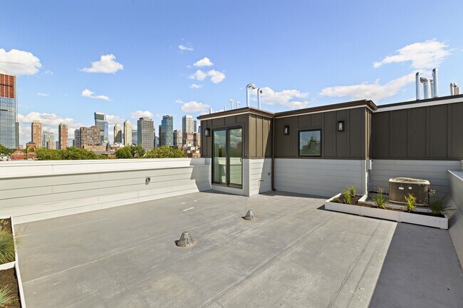 Building Photo - 318 4th St
