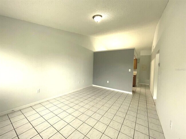 Building Photo - 1056 S Buena Vista Dr