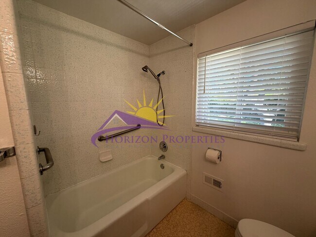 Building Photo - 3 Bed 2.5 Bath 2,027 sqft Fair Oaks Home with bonus office