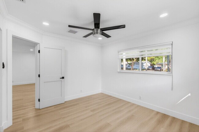 Building Photo - 360 SW 2nd St