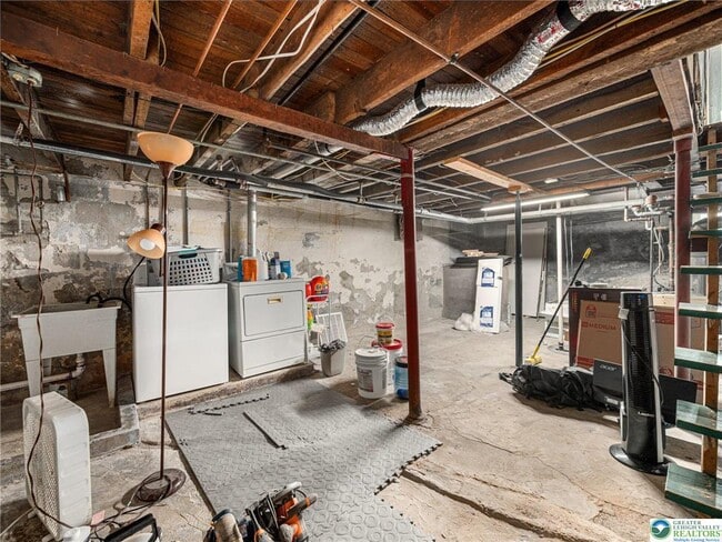 Building Photo - 115 2nd St