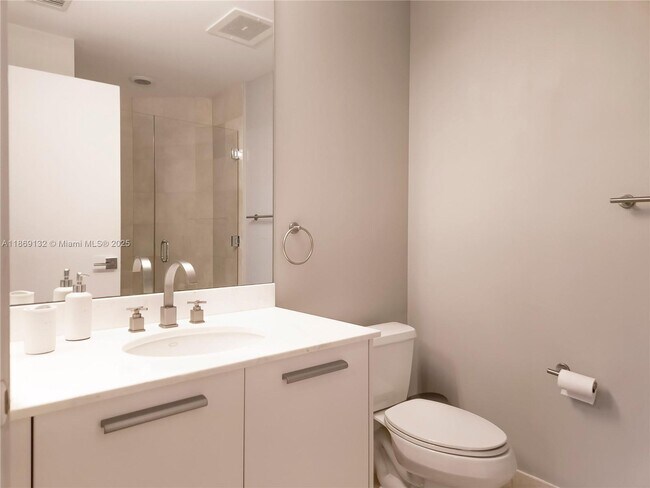 Building Photo - 1060 Brickell Ave