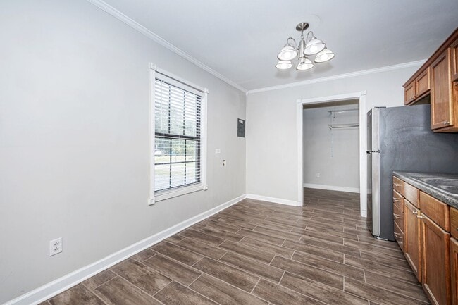 Building Photo - Adorable Updated Cottage in Pascagoula