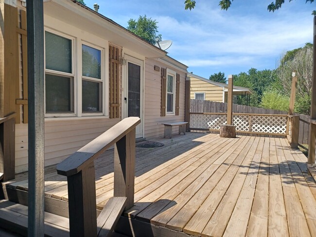 Building Photo - Cute 2 bedroom, 1 bath home in West Wichita