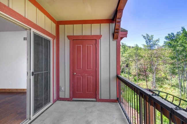 Building Photo - Unfurnished Condo Retreat with Modern Comf...