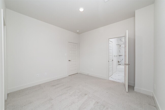 Building Photo - 3007 Ventas Dr