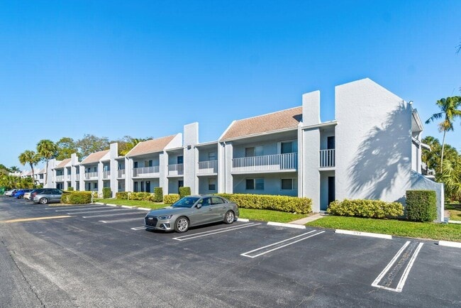 Building Photo - 2900 SW 22nd Ave