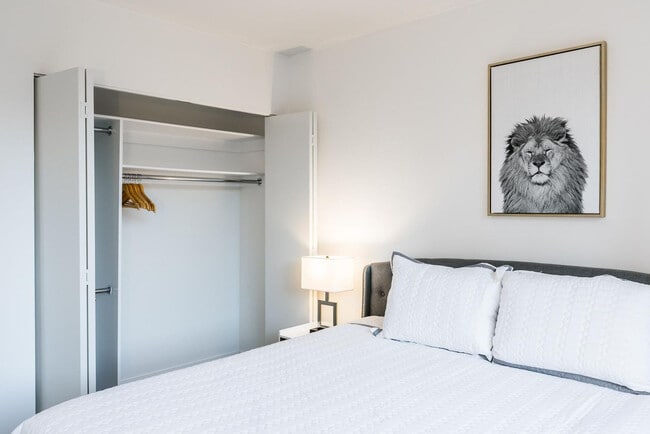 Building Photo - 45 E 33rd St