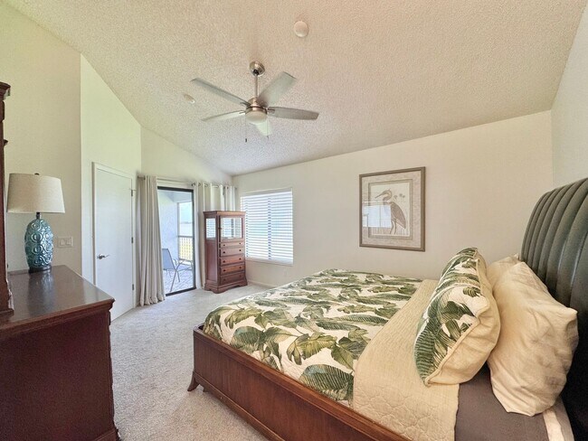 Building Photo - Winterset Condo with Gorgeous Sunset Views!