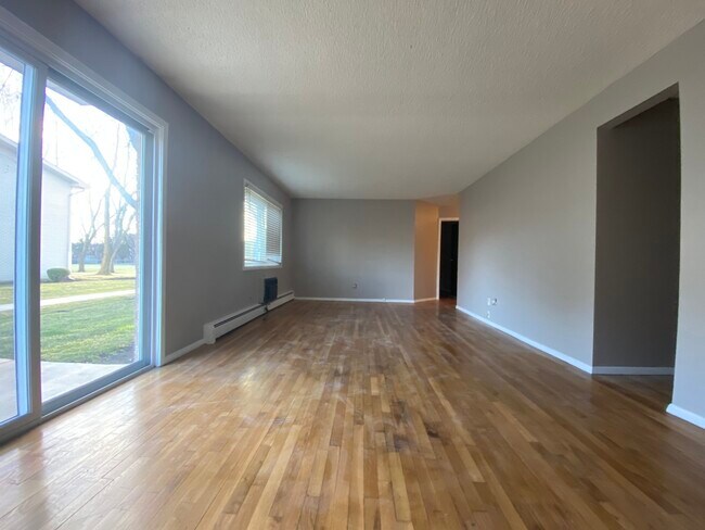 Building Photo - 8994 Kennedy Dr