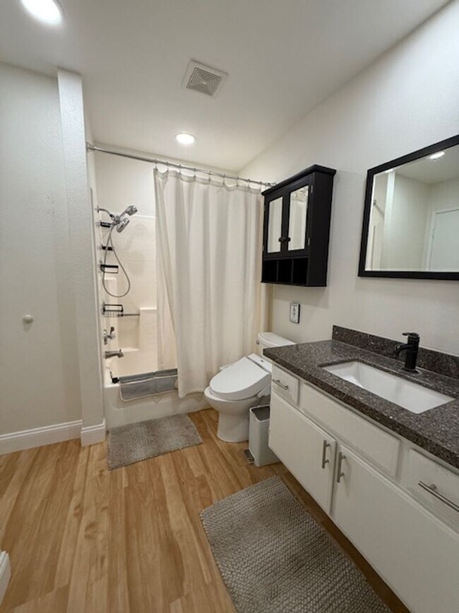 Building Photo - 2 bed, 1.25 Bath CONDO next to POOL! Groun...