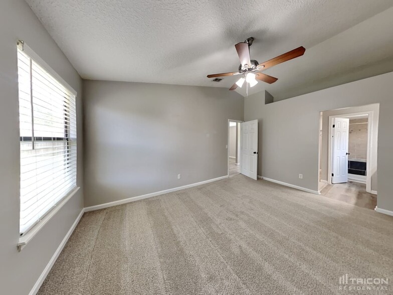 Building Photo - 13131 Leatherleaf Dr S