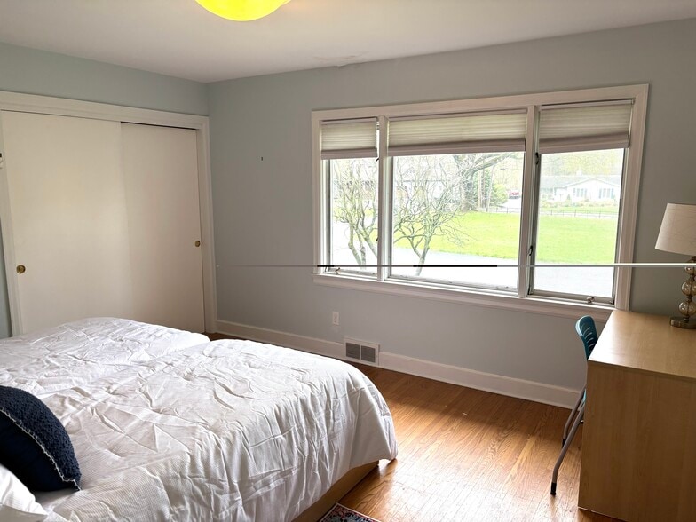 Bedroom 4-front yard view - 439 Allens Creek Rd