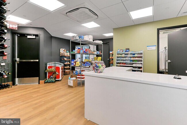 Building Photo - 5903 Mt Eagle Dr