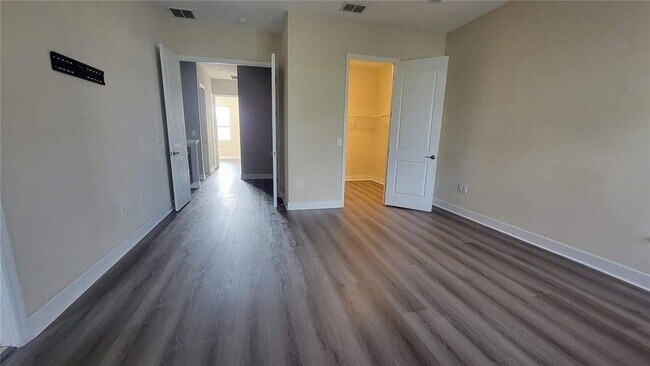 Building Photo - 13833 Benavente Ave