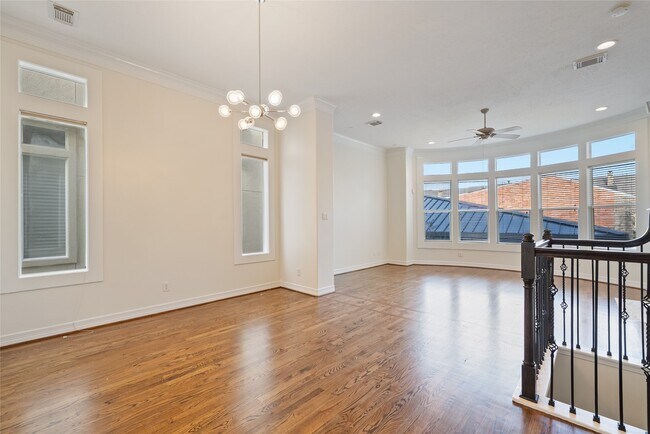 Building Photo - 1515 Hyde Park Blvd